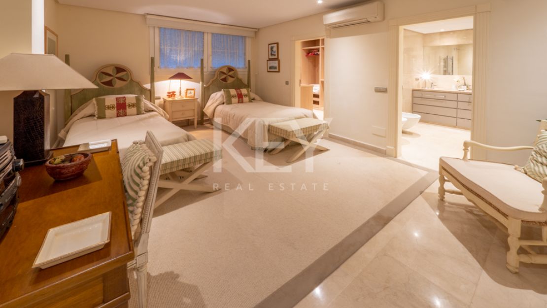 Lujosa villa con fantásticas vistas al mar en venta en Sierra Blanca, Marbella