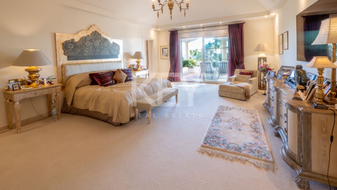 Lujosa villa con fantásticas vistas al mar en venta en Sierra Blanca, Marbella