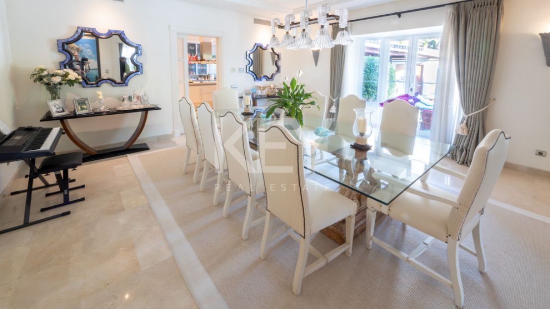 Lujosa villa con fantásticas vistas al mar en venta en Sierra Blanca, Marbella