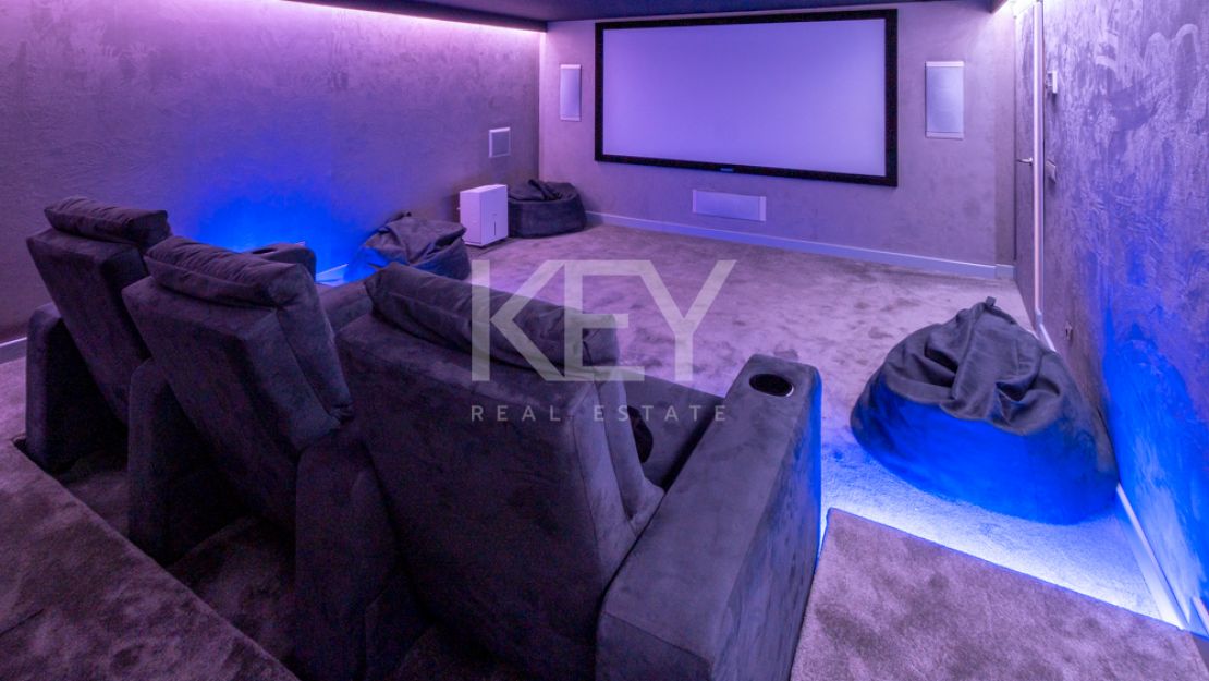 Lujosa villa con fantásticas vistas al mar en venta en Sierra Blanca, Marbella