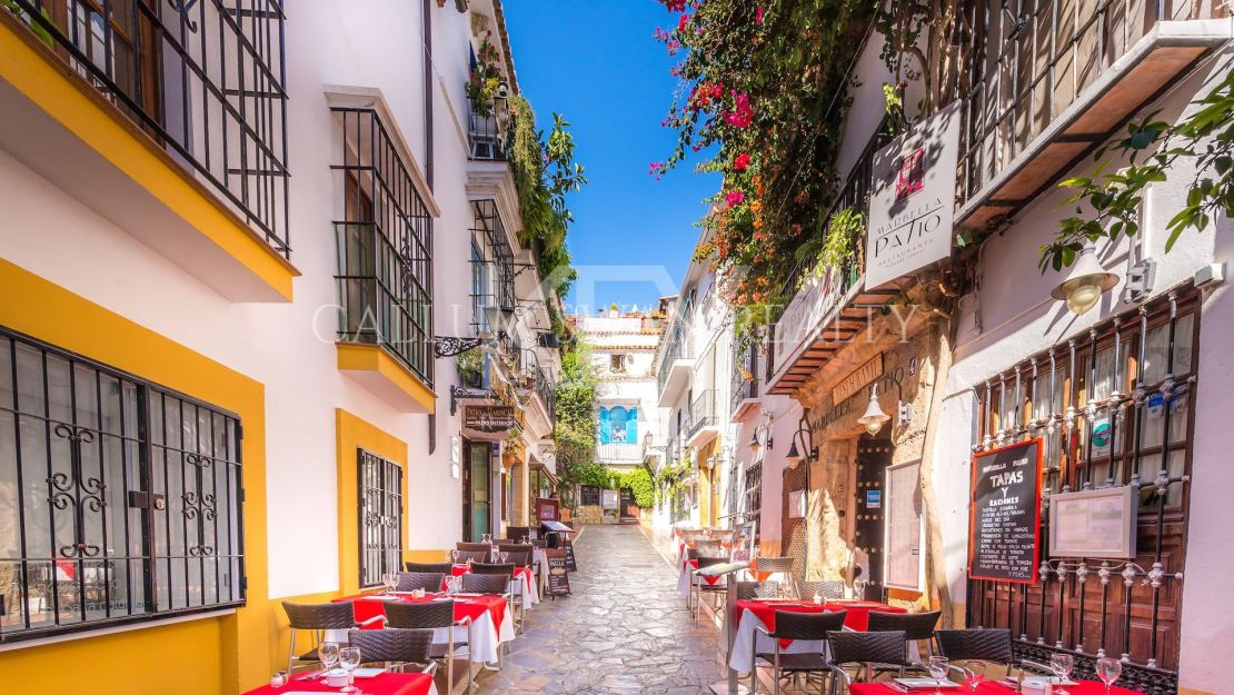 Lujosa villa con fantásticas vistas al mar en venta en Sierra Blanca, Marbella