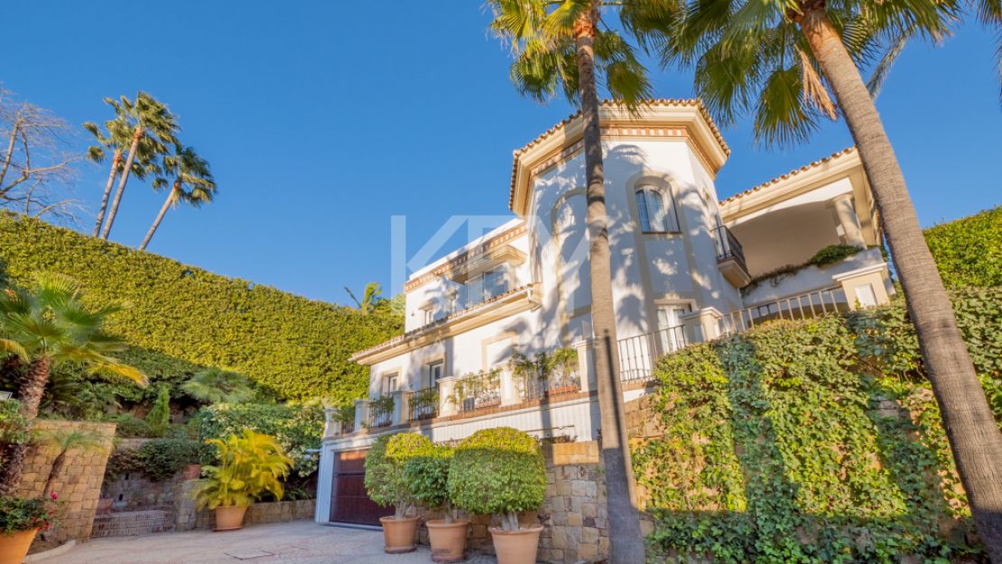 Lujosa villa con fantásticas vistas al mar en venta en Sierra Blanca, Marbella
