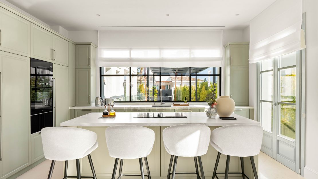 Elegant new-build villa in Marbella’s Golf Valley in La Cerquilla, Nueva Andalucia