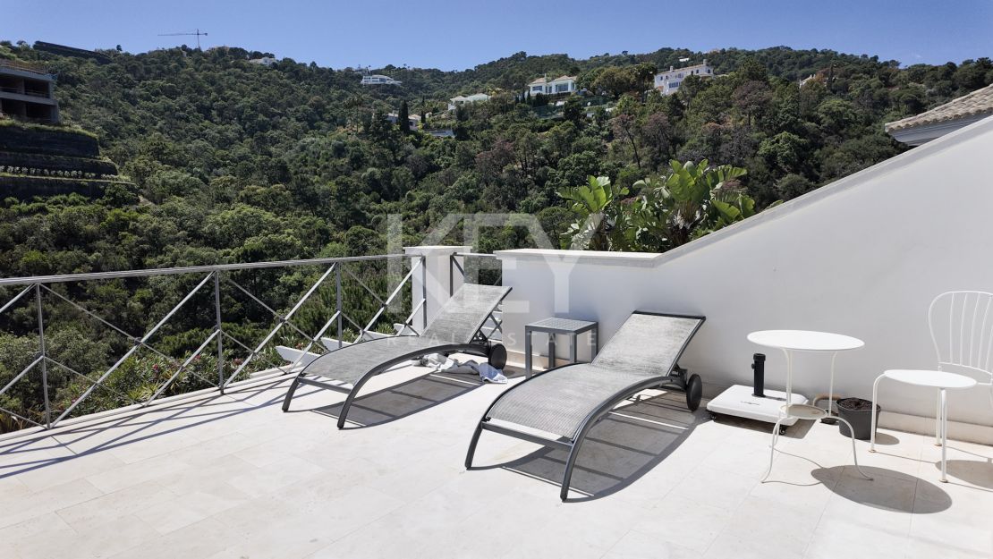 Exquisite villa for sale in El Madroñal, Benahavis