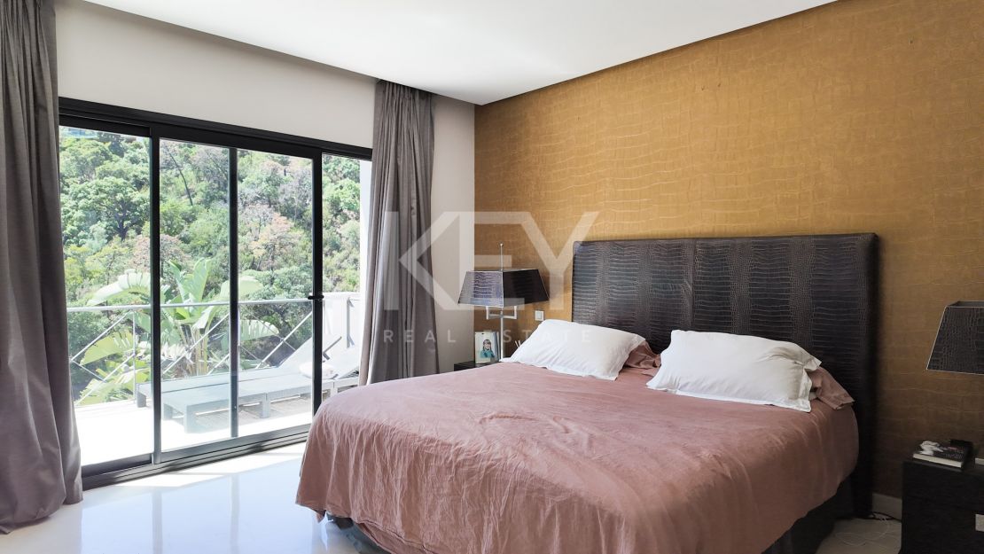 Exquisite villa for sale in El Madroñal, Benahavis
