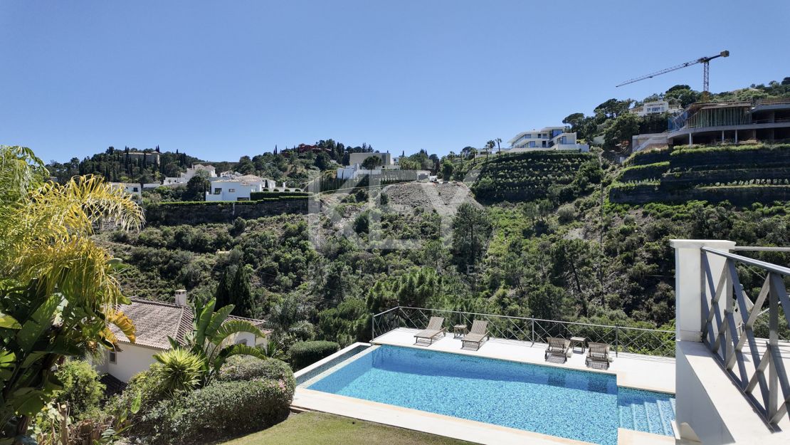 Exquisite villa for sale in El Madroñal, Benahavis