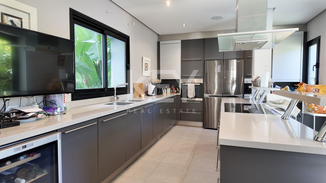 Exquisite villa for sale in El Madroñal, Benahavis