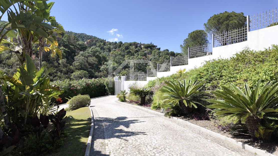 Exquisite villa for sale in El Madroñal, Benahavis
