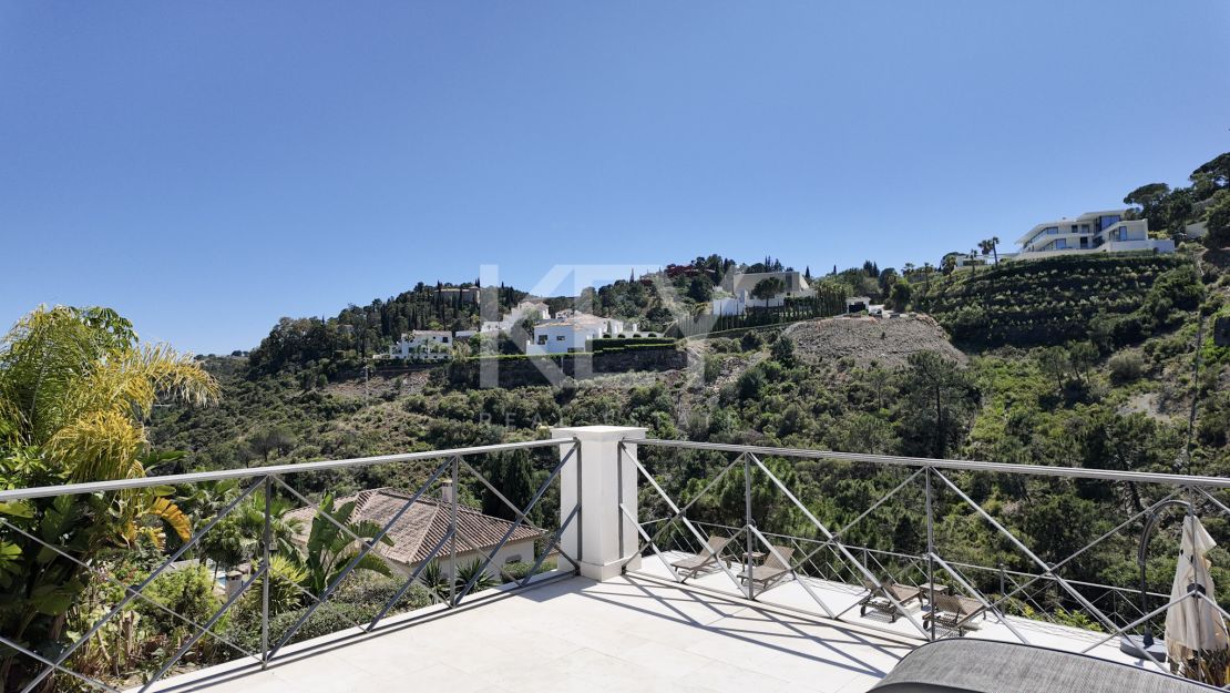 Exquisite villa for sale in El Madroñal, Benahavis