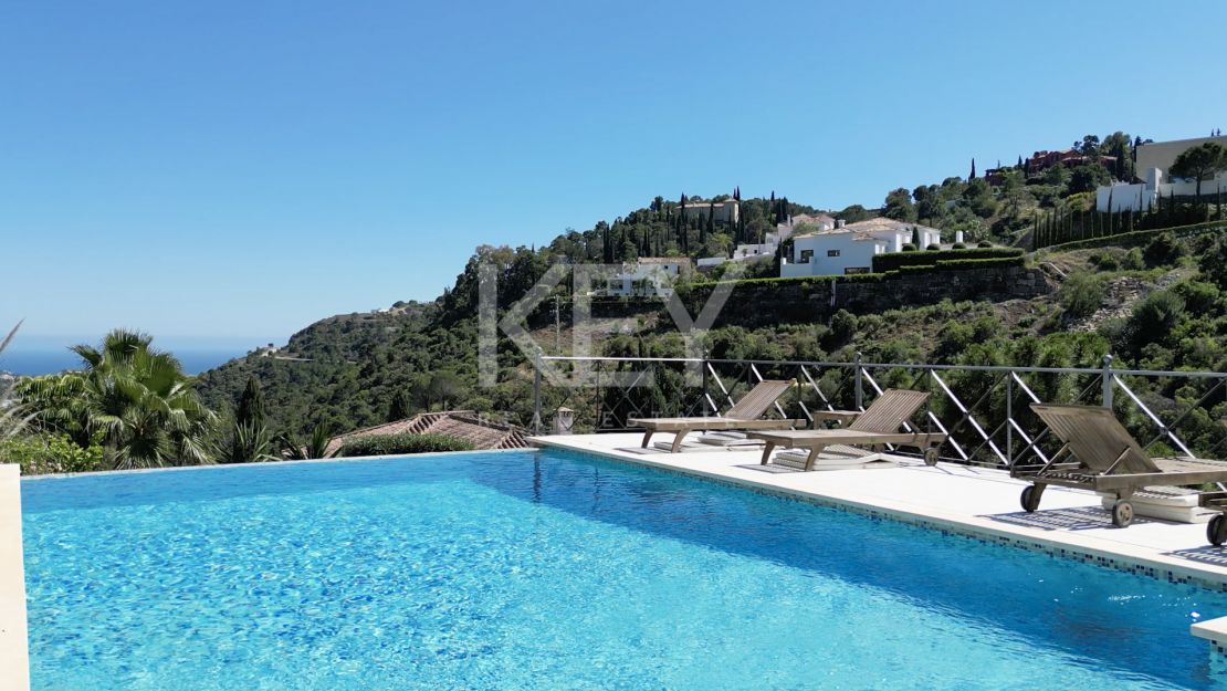 Exquisite villa for sale in El Madroñal, Benahavis