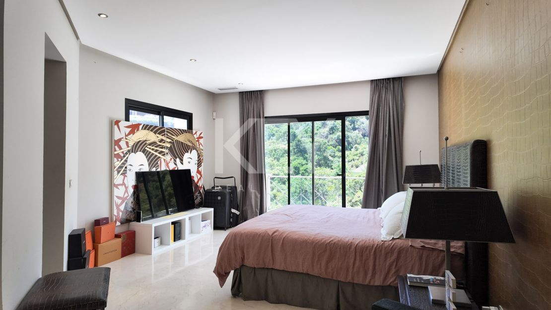 Exquisite villa for sale in El Madroñal, Benahavis