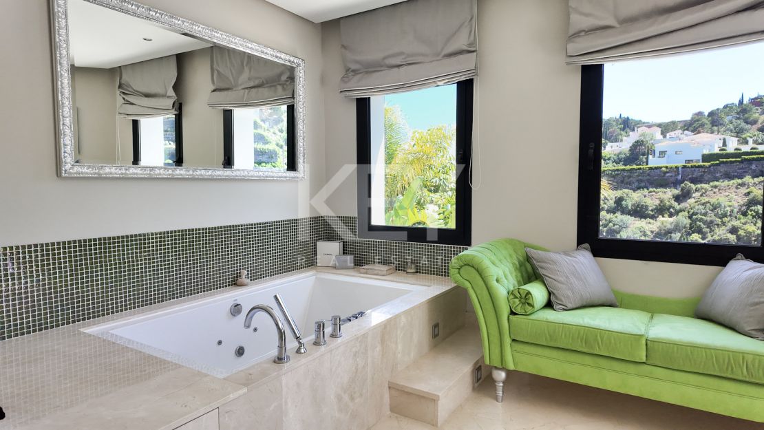 Exquisite villa for sale in El Madroñal, Benahavis