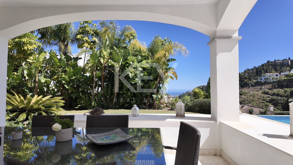 Exquisite villa for sale in El Madroñal, Benahavis