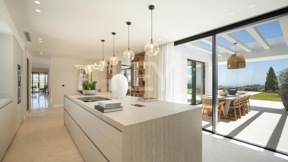 Stunning villa for sale in El Herrojo, Benahavis
