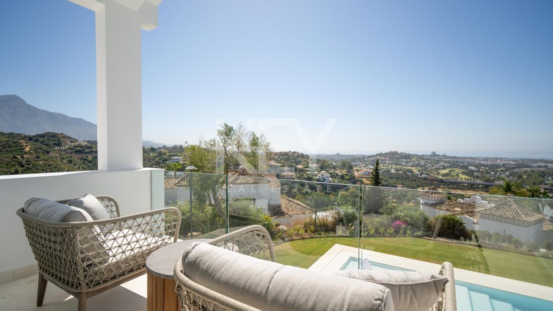 Stunning villa for sale in El Herrojo, Benahavis