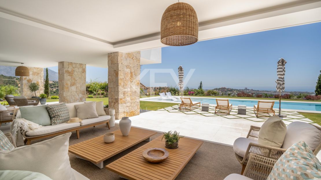 Stunning villa for sale in El Herrojo, Benahavis