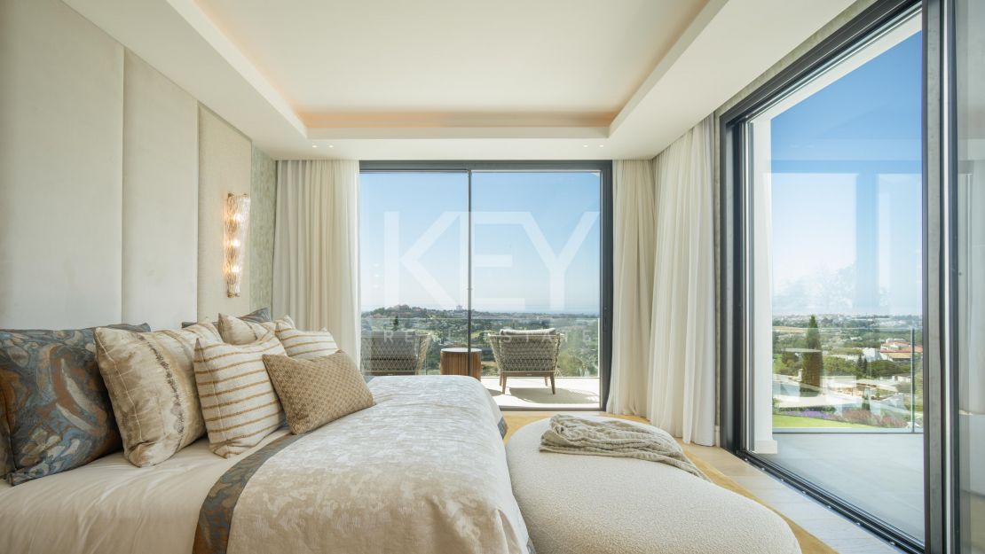 Stunning villa for sale in El Herrojo, Benahavis