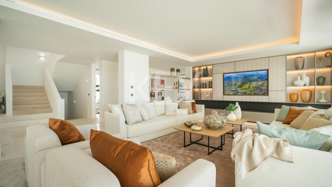 Stunning villa for sale in El Herrojo, Benahavis