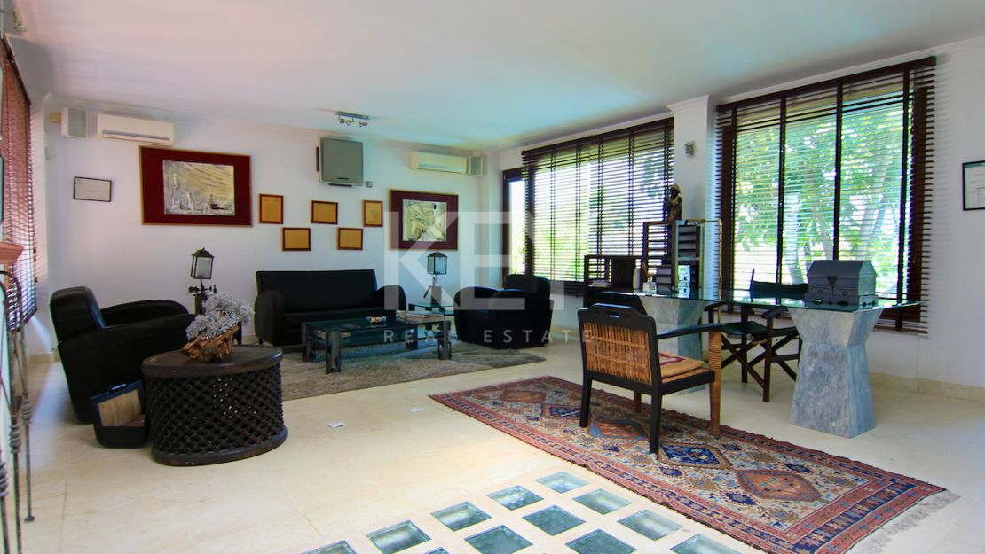 Villa de lujo cerca del golf y el mar en venta en Las Brisas, Marbella