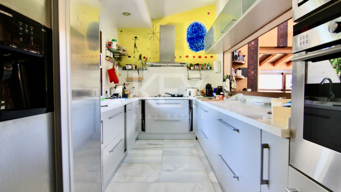 Villa de lujo cerca del golf y el mar en venta en Las Brisas, Marbella