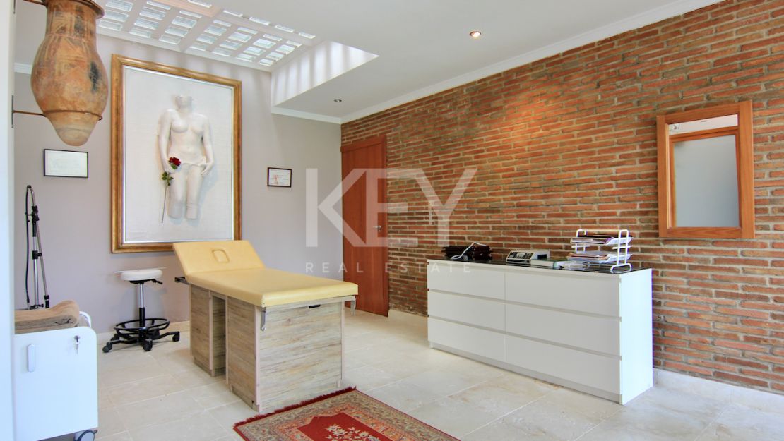Villa de lujo cerca del golf y el mar en venta en Las Brisas, Marbella