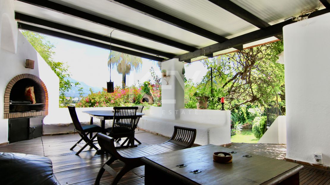 Villa de lujo cerca del golf y el mar en venta en Las Brisas, Marbella