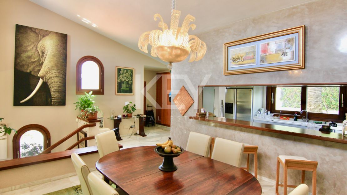 Villa de lujo cerca del golf y el mar en venta en Las Brisas, Marbella