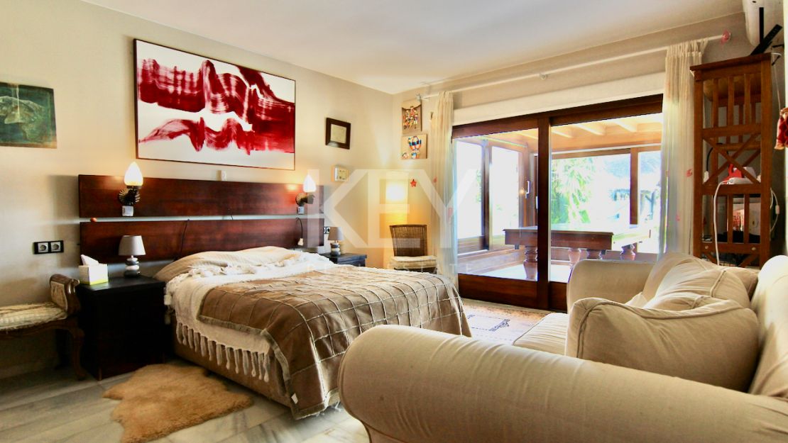 Villa de lujo cerca del golf y el mar en venta en Las Brisas, Marbella