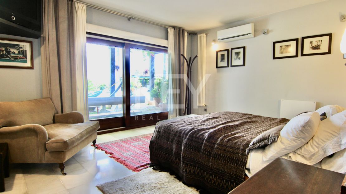 Villa de lujo cerca del golf y el mar en venta en Las Brisas, Marbella