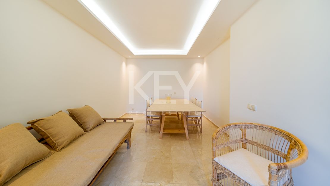 Villa Las Lomas totalmente reformada en venta con la posibilidad de alquiler en Las Lomas de Marbella Club, Marbella