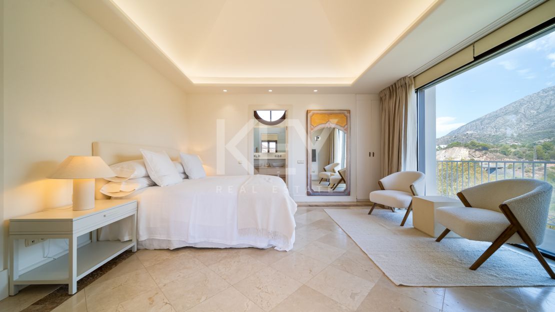 Villa Las Lomas totalmente reformada en venta con la posibilidad de alquiler en Las Lomas de Marbella Club, Marbella