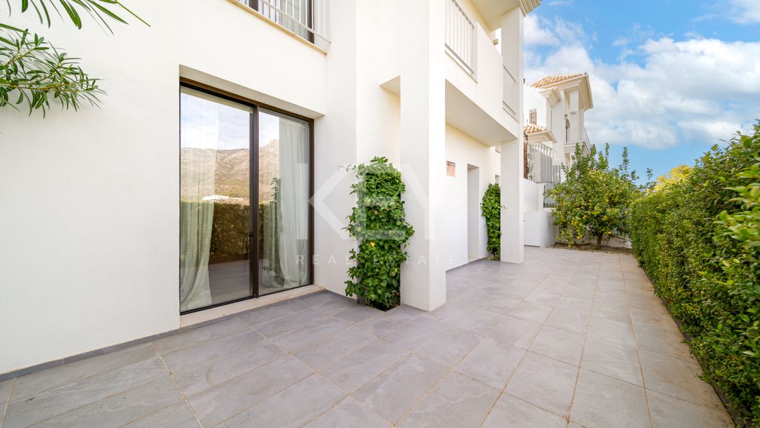 Villa Las Lomas totalmente reformada en venta con la posibilidad de alquiler en Las Lomas de Marbella Club, Marbella