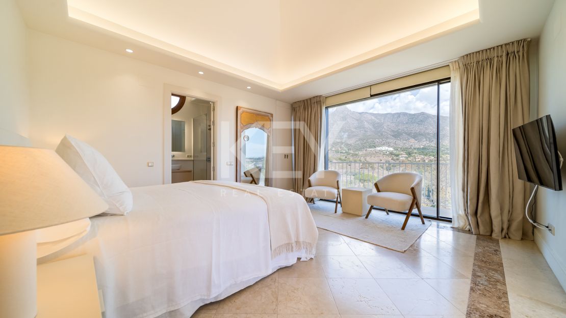 Villa Las Lomas totalmente reformada en venta con la posibilidad de alquiler en Las Lomas de Marbella Club, Marbella