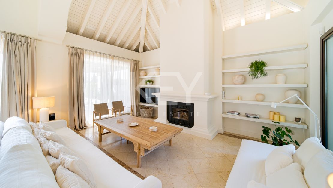 Villa Las Lomas totalmente reformada en venta con la posibilidad de alquiler en Las Lomas de Marbella Club, Marbella
