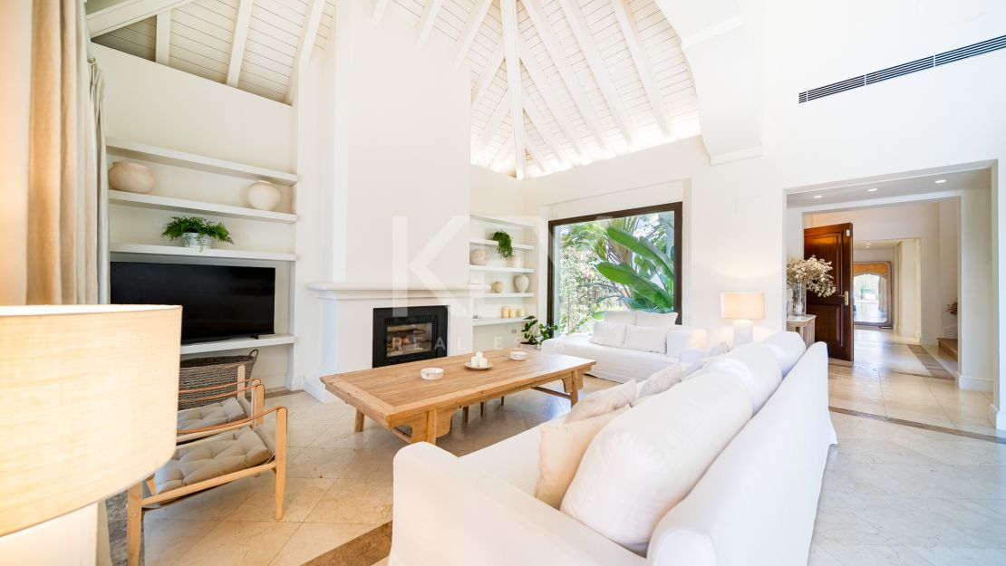 Villa Las Lomas totalmente reformada en venta con la posibilidad de alquiler en Las Lomas de Marbella Club, Marbella