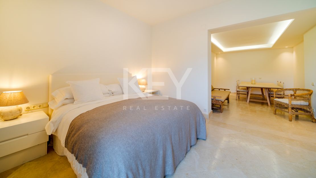 Villa Las Lomas totalmente reformada en venta con la posibilidad de alquiler en Las Lomas de Marbella Club, Marbella