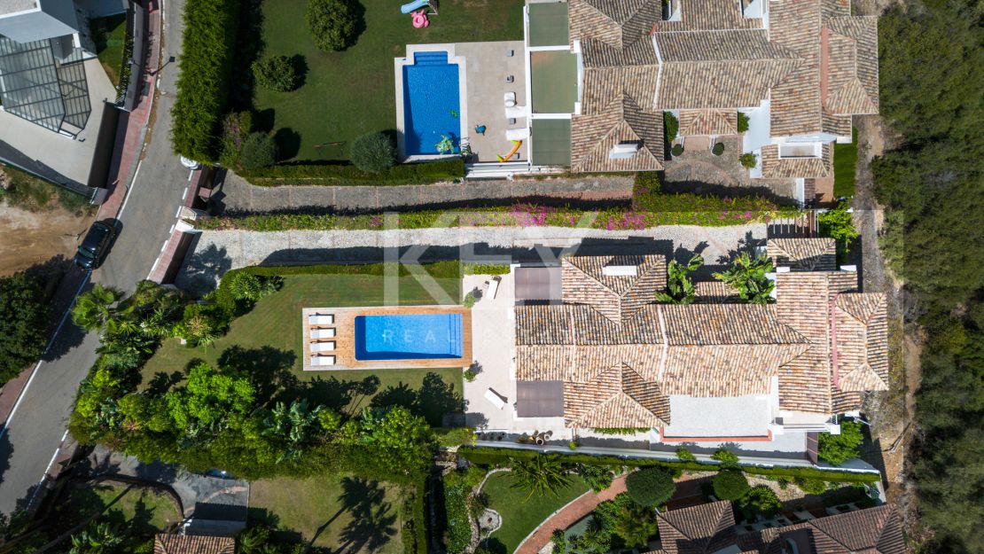 Villa Las Lomas totalmente reformada en venta con la posibilidad de alquiler en Las Lomas de Marbella Club, Marbella