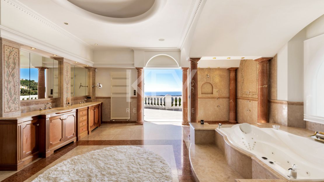 Splendid and luxurious villa for sale in La Zagaleta, Benahavis