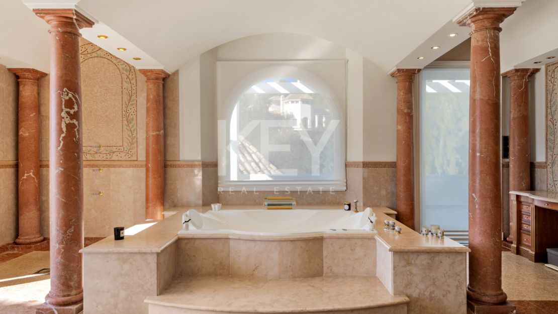 Splendid and luxurious villa for sale in La Zagaleta, Benahavis