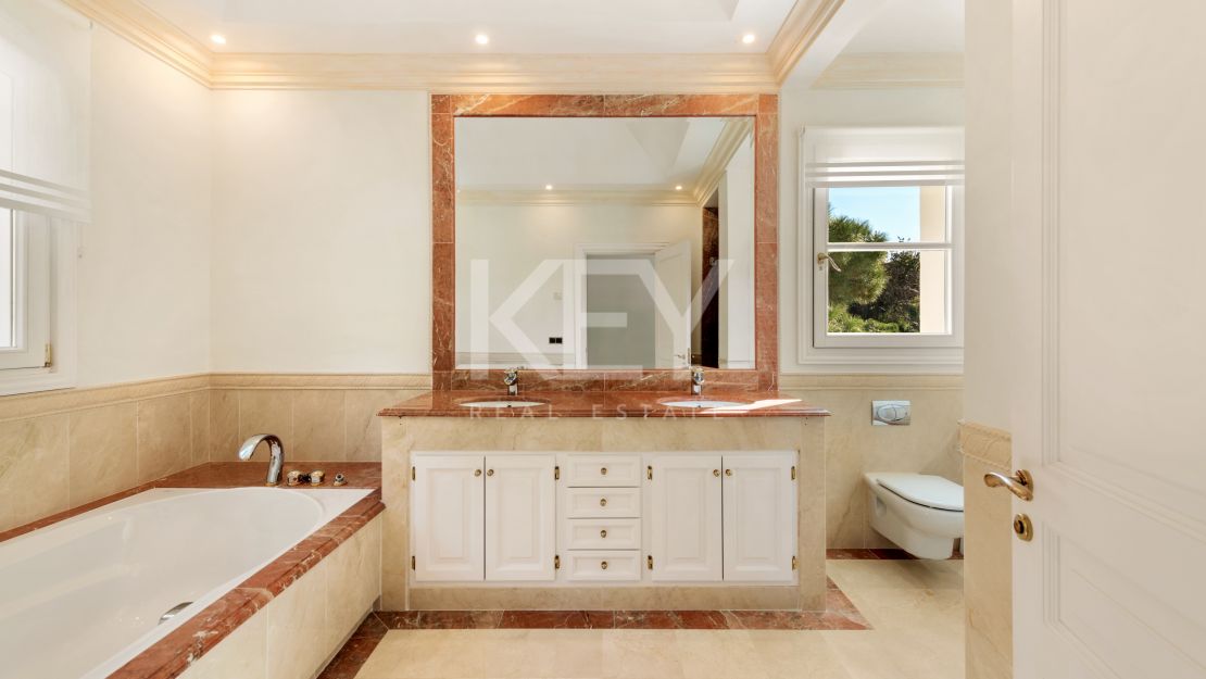 Splendid and luxurious villa for sale in La Zagaleta, Benahavis