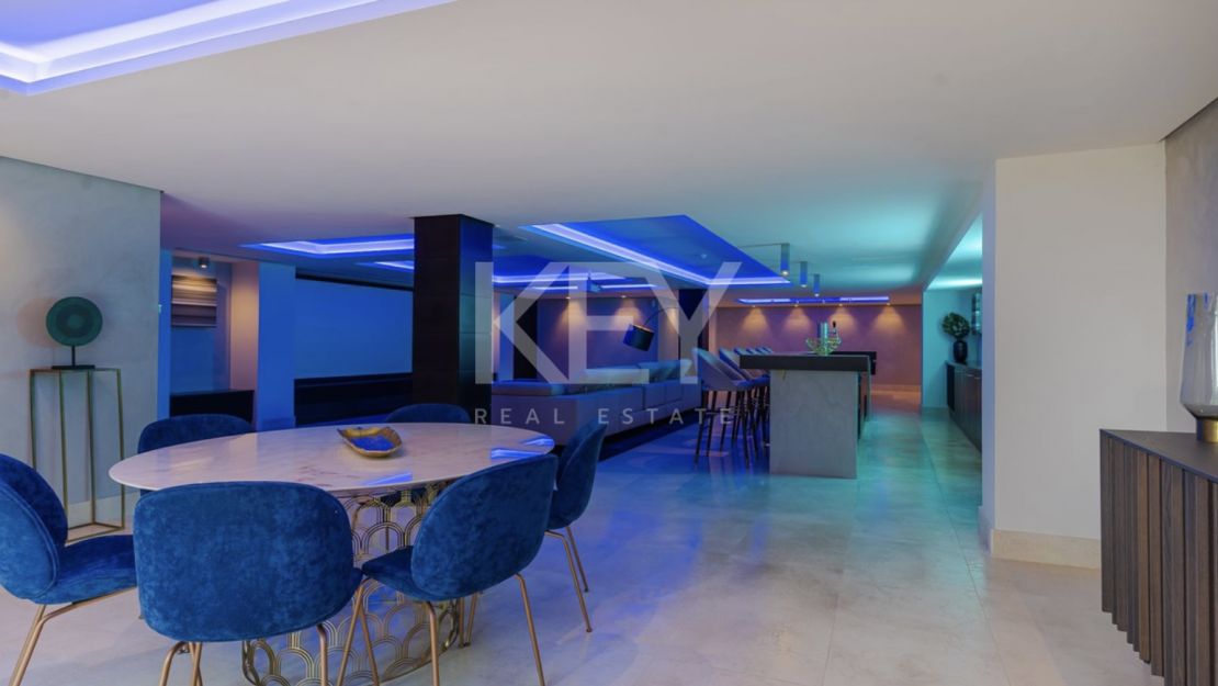 Modern villa located in Golf resort with pànoramic sea views for sale in Los Flamingos, Benahavis