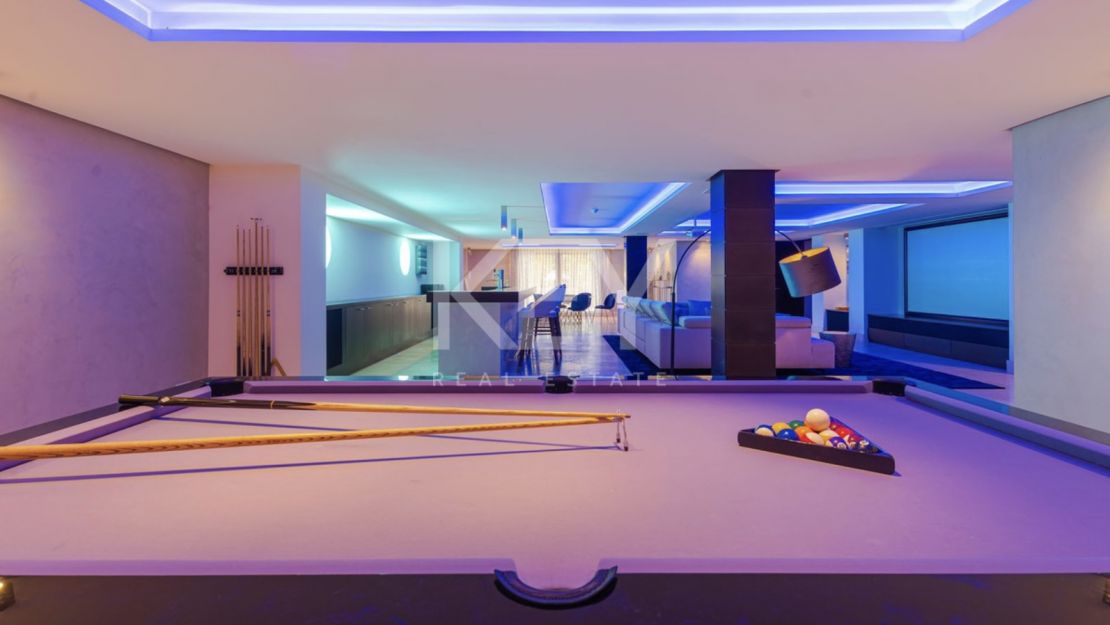 Modern villa located in Golf resort with pànoramic sea views for sale in Los Flamingos, Benahavis