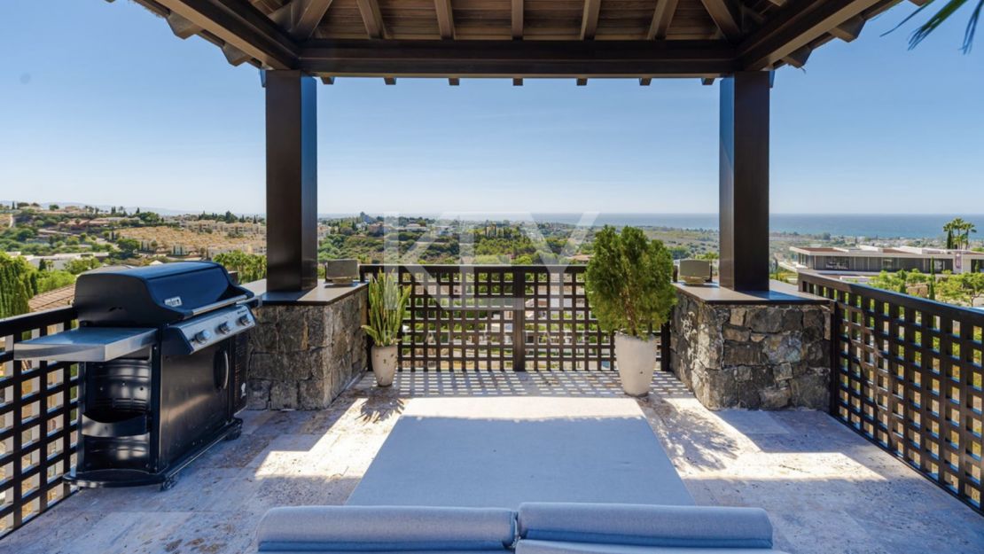Modern villa located in Golf resort with pànoramic sea views for sale in Los Flamingos, Benahavis