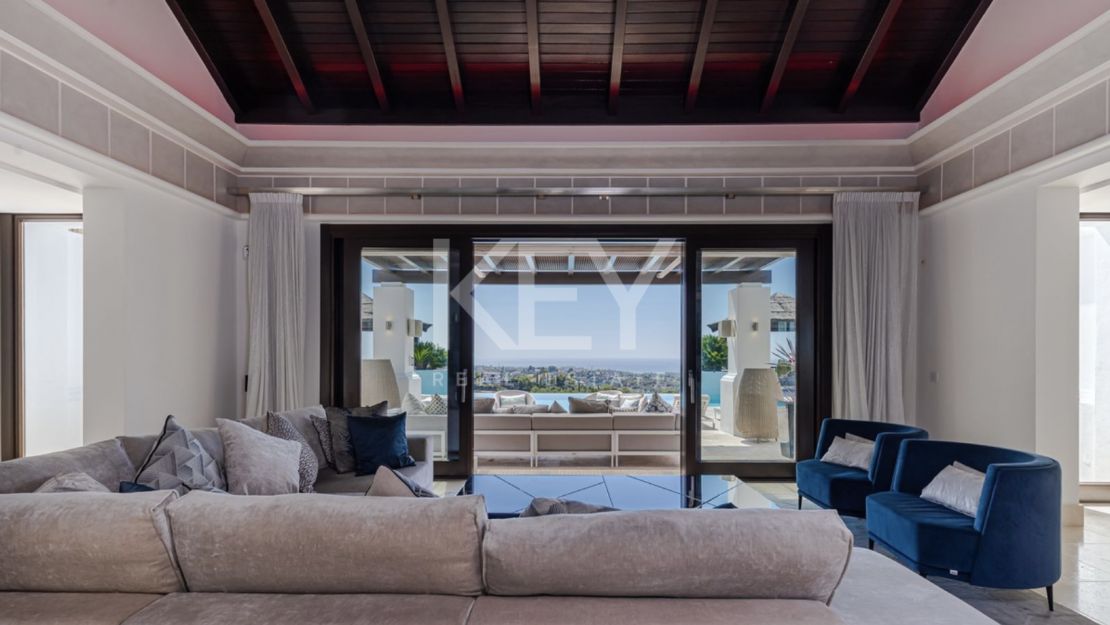 Modern villa located in Golf resort with pànoramic sea views for sale in Los Flamingos, Benahavis