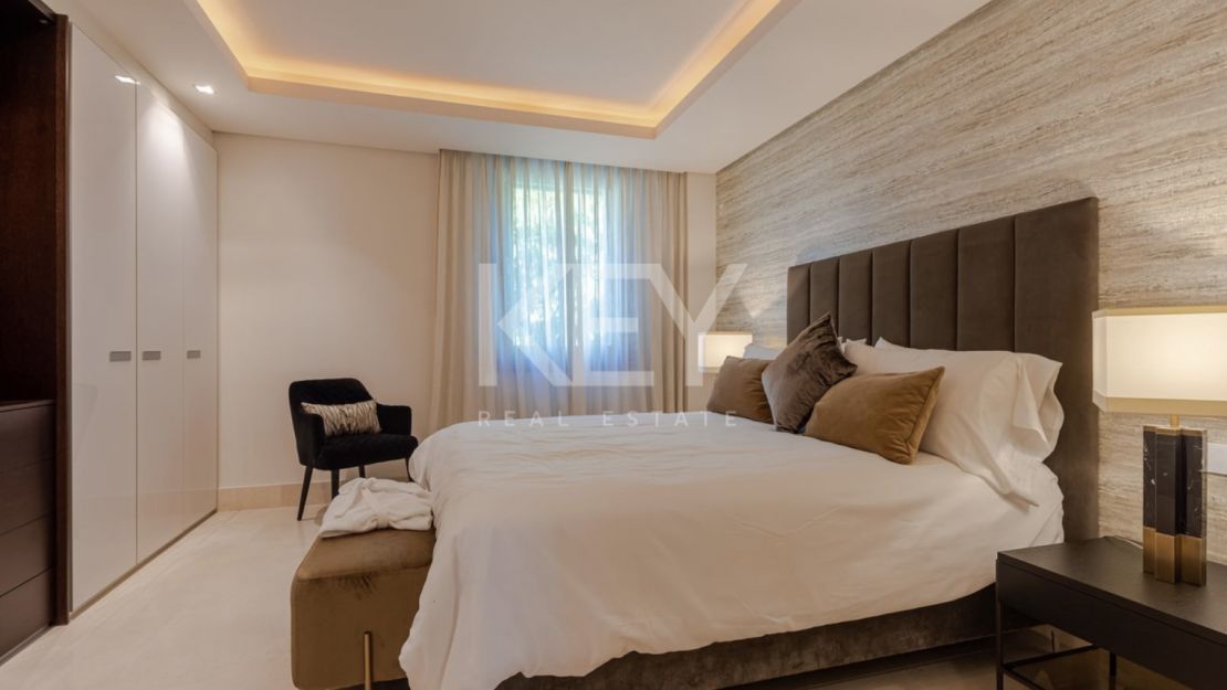 Modern villa located in Golf resort with pànoramic sea views for sale in Los Flamingos, Benahavis