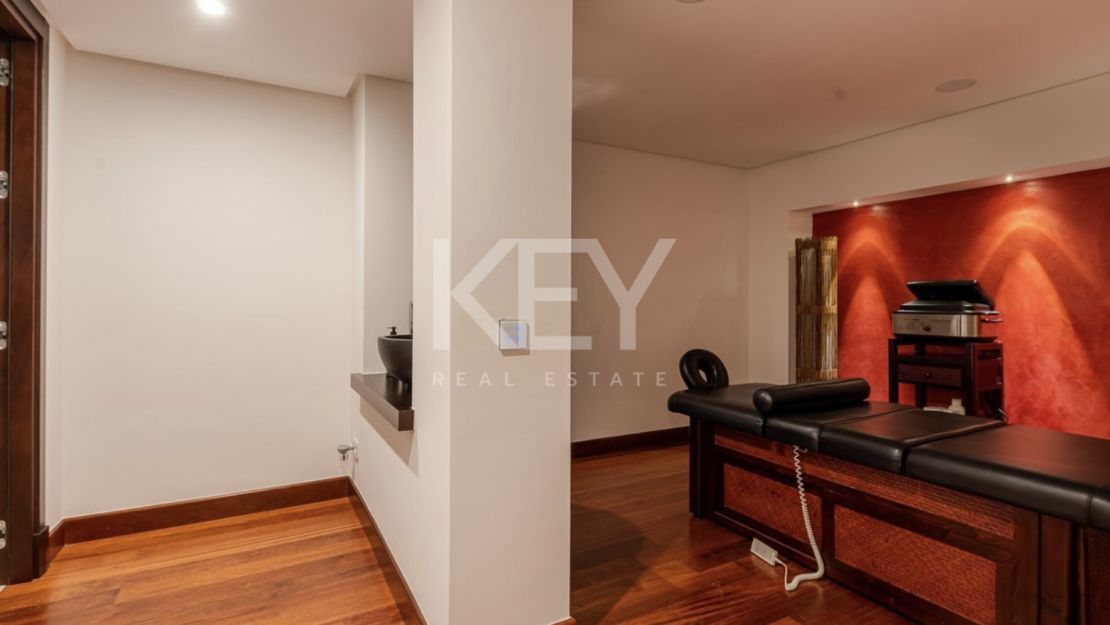 Modern villa located in Golf resort with pànoramic sea views for sale in Los Flamingos, Benahavis