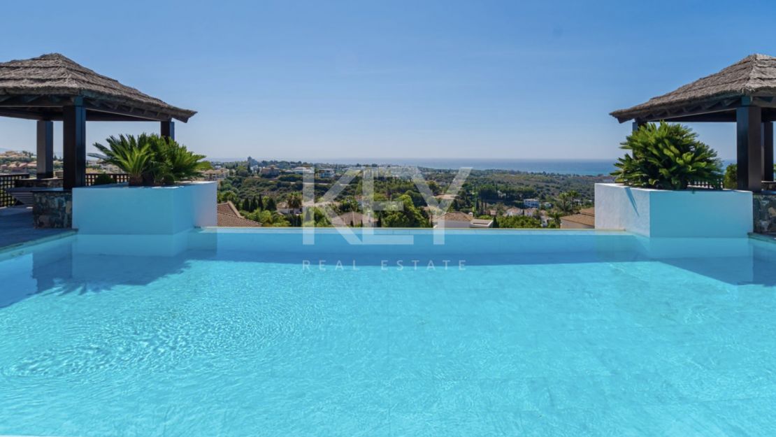 Modern villa located in Golf resort with pànoramic sea views for sale in Los Flamingos, Benahavis