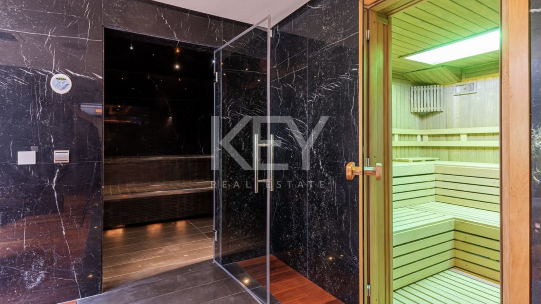 Modern villa located in Golf resort with pànoramic sea views for sale in Los Flamingos, Benahavis