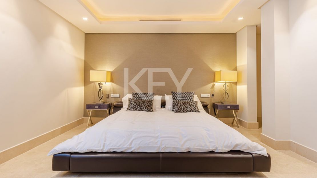 Modern villa located in Golf resort with pànoramic sea views for sale in Los Flamingos, Benahavis