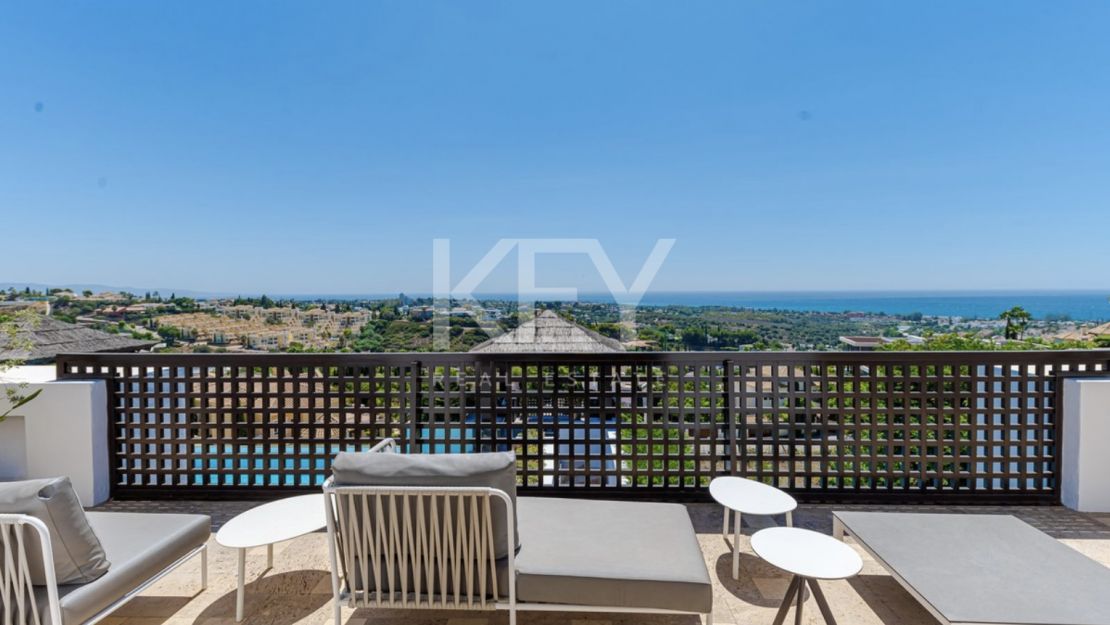 Modern villa located in Golf resort with pànoramic sea views for sale in Los Flamingos, Benahavis